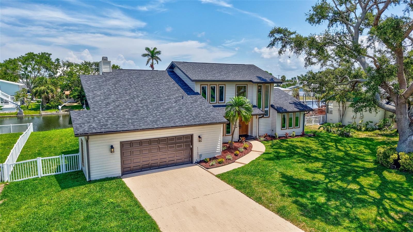 Listing photo id 2 for 4506 17th Street W