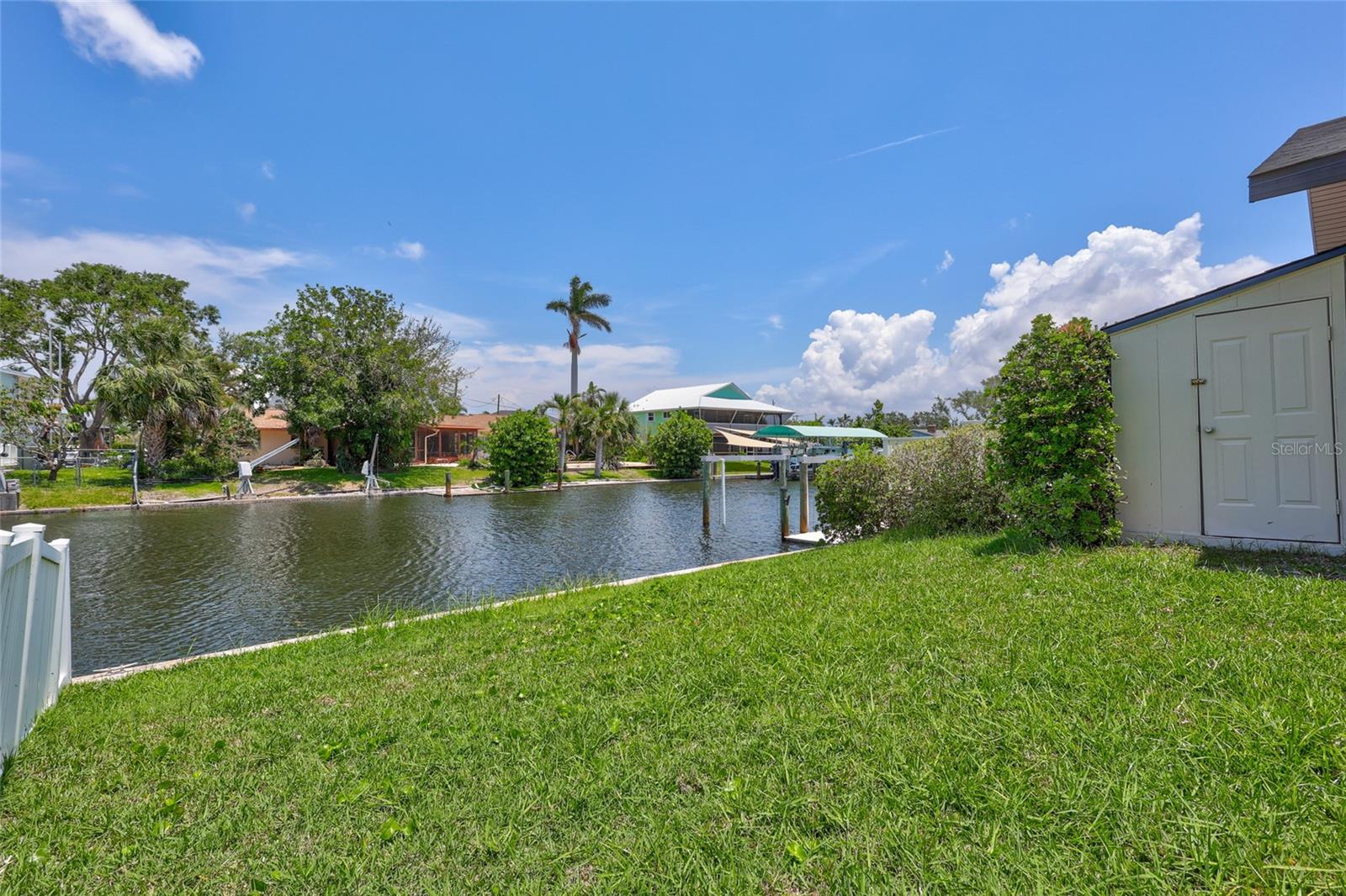Listing photo id 43 for 4506 17th Street W