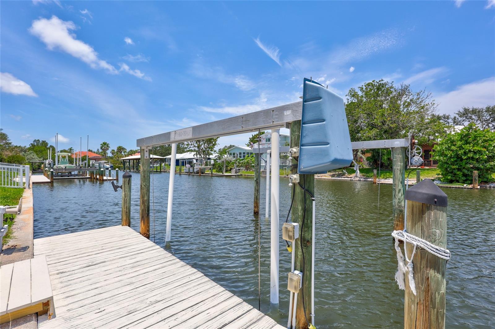 Listing photo id 44 for 4506 17th Street W