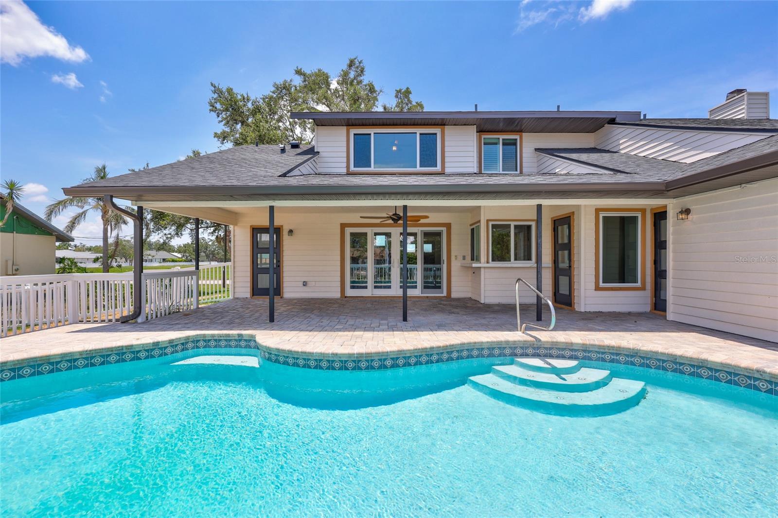 Listing photo id 47 for 4506 17th Street W
