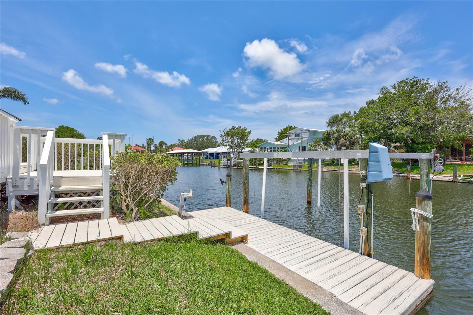 Listing photo id 51 for 4506 17th Street W