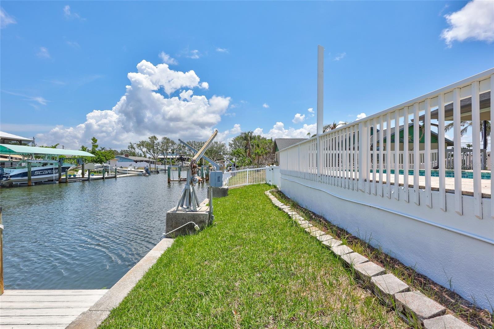 Listing photo id 52 for 4506 17th Street W