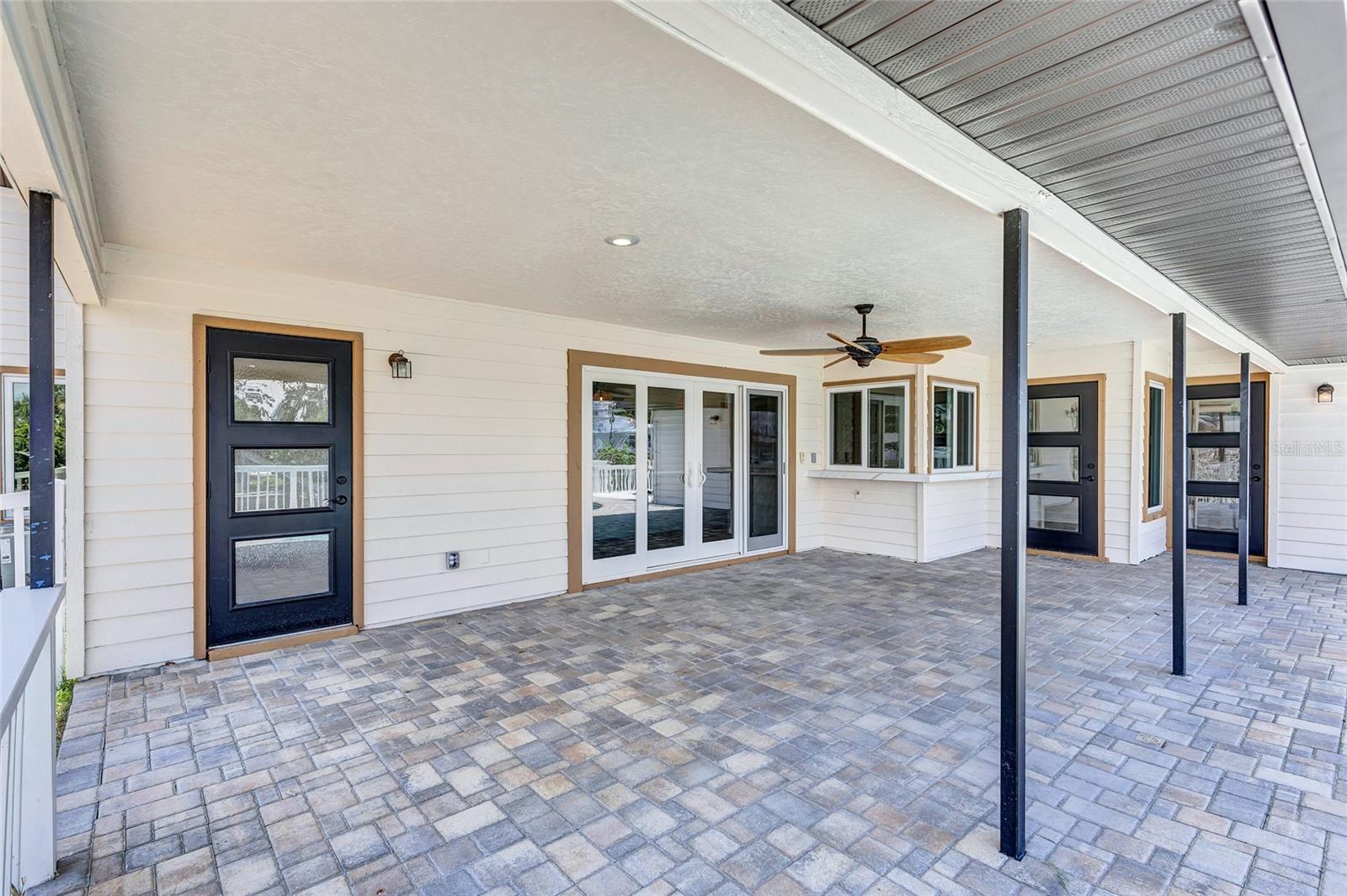 Listing photo id 55 for 4506 17th Street W