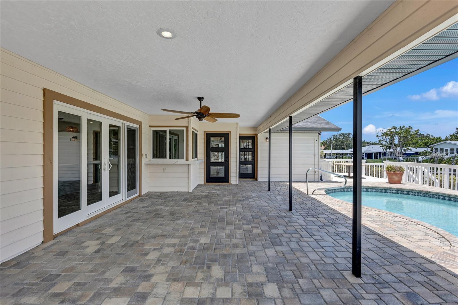 Listing photo id 56 for 4506 17th Street W