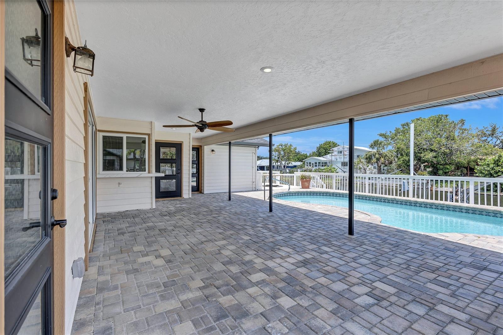Listing photo id 57 for 4506 17th Street W