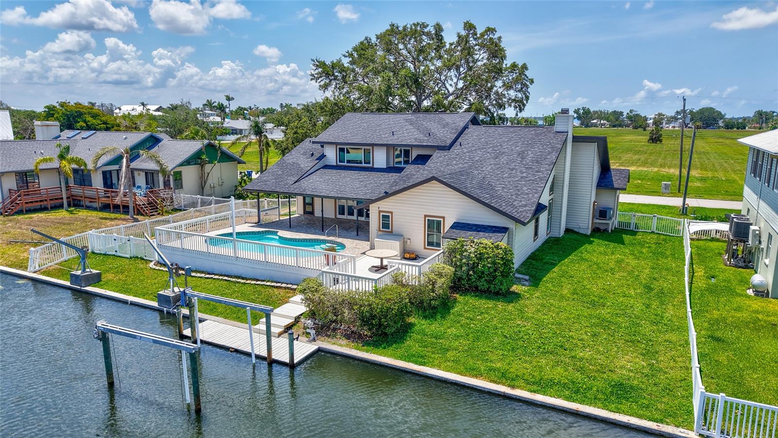 Listing photo id 59 for 4506 17th Street W