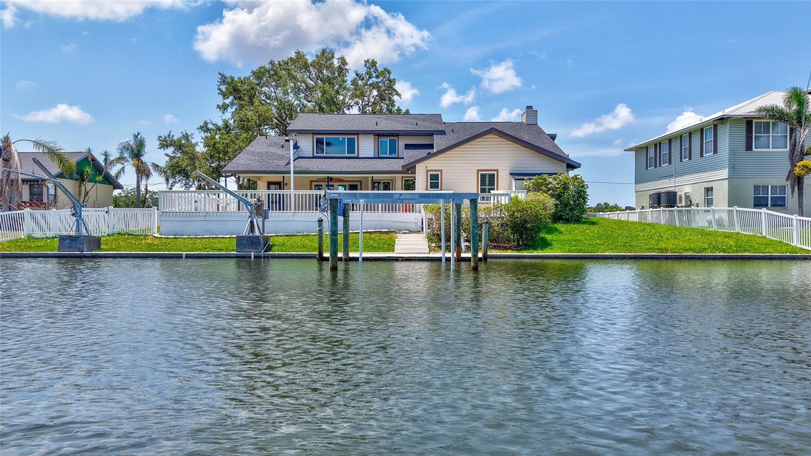 Listing photo id 62 for 4506 17th Street W