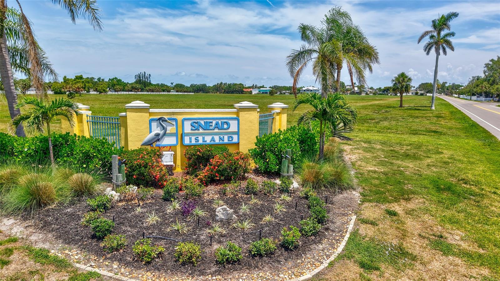 Listing photo id 66 for 4506 17th Street W