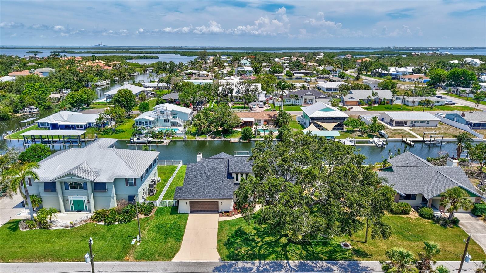 Listing photo id 67 for 4506 17th Street W