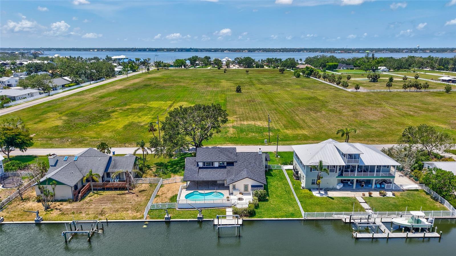 Listing photo id 68 for 4506 17th Street W