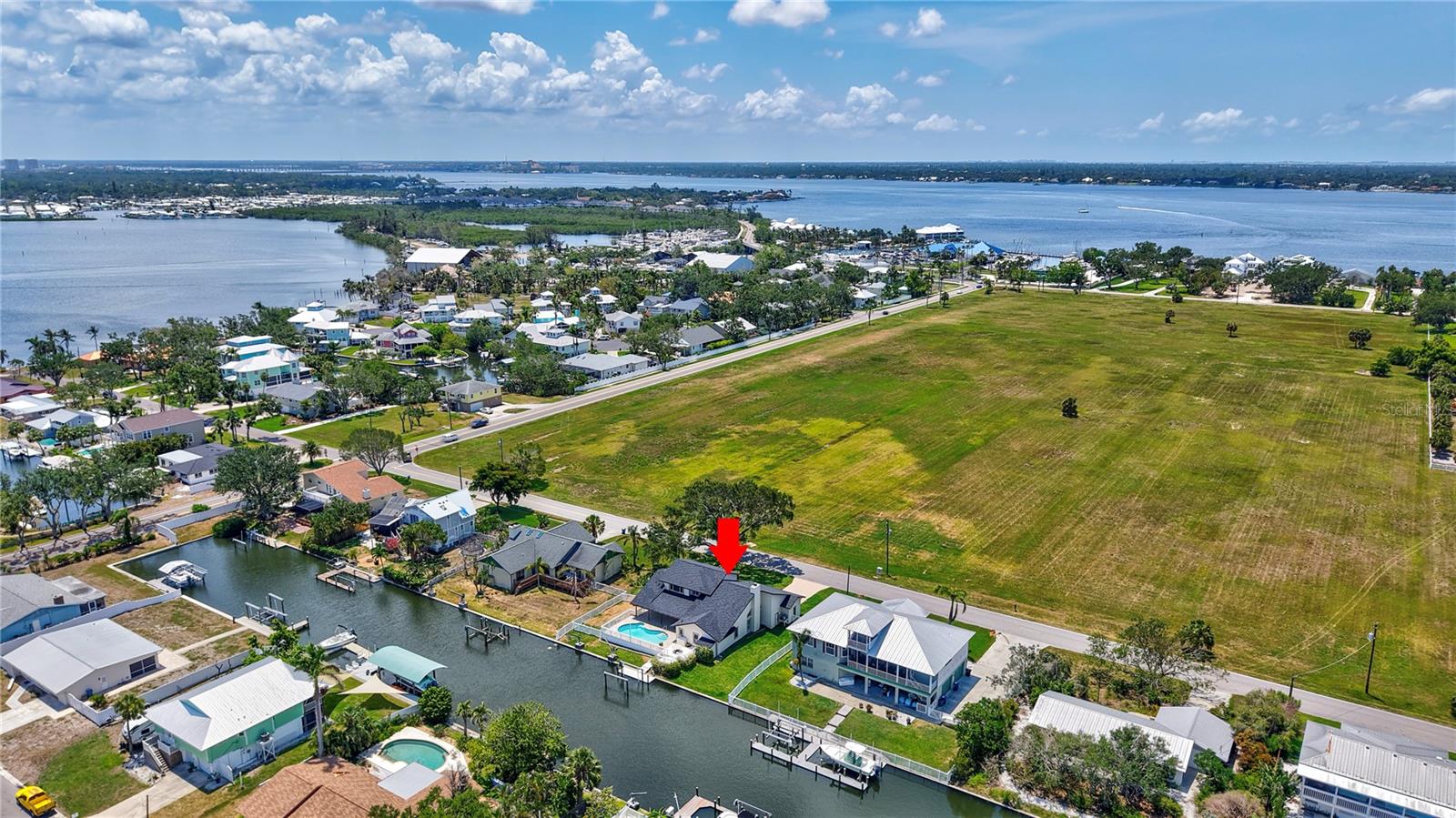 Listing photo id 72 for 4506 17th Street W