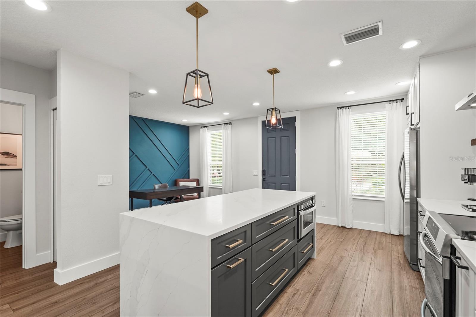 Image 11 of 47 For 5646 Simonton Street