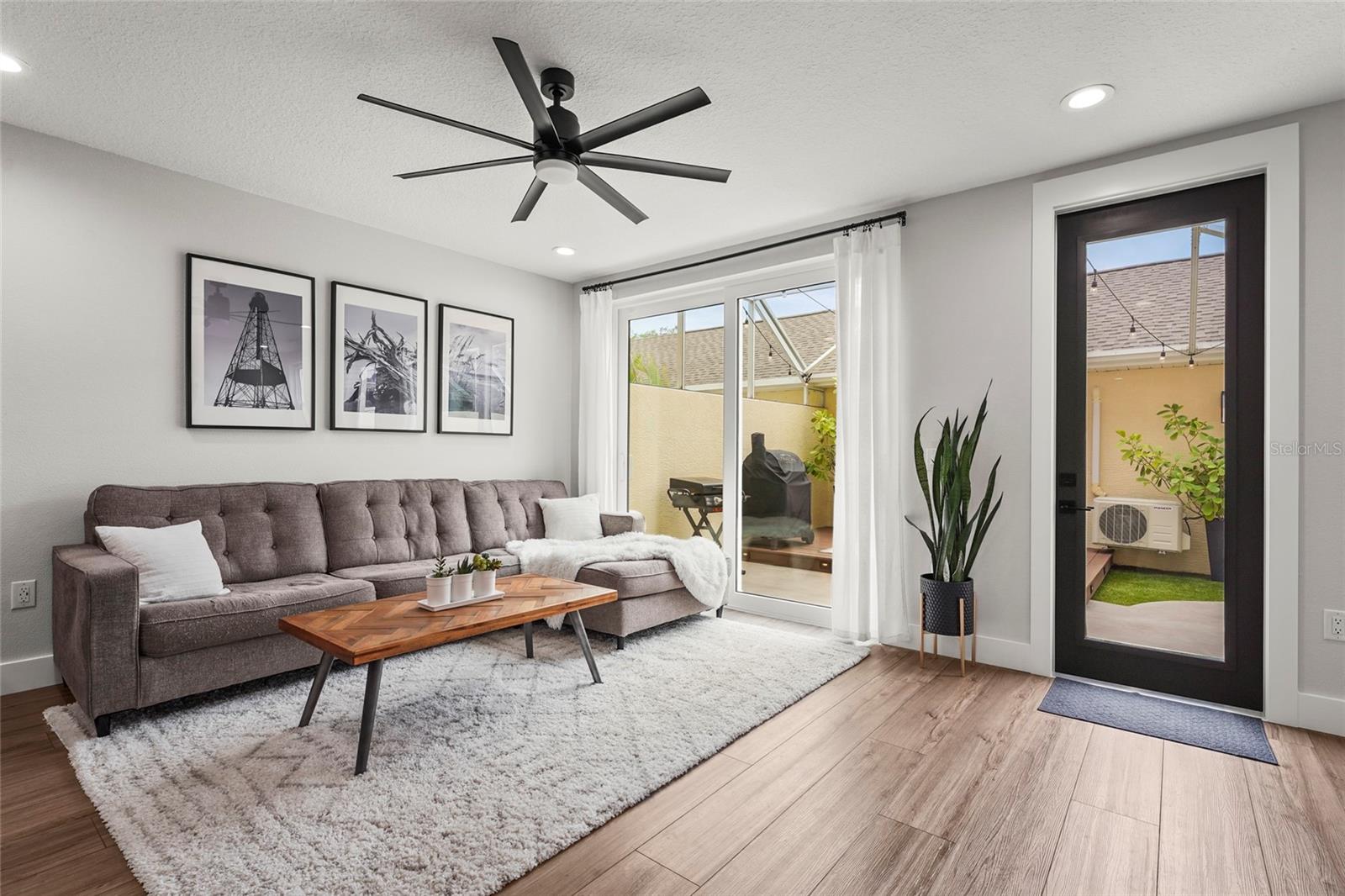 Image 17 of 47 For 5646 Simonton Street
