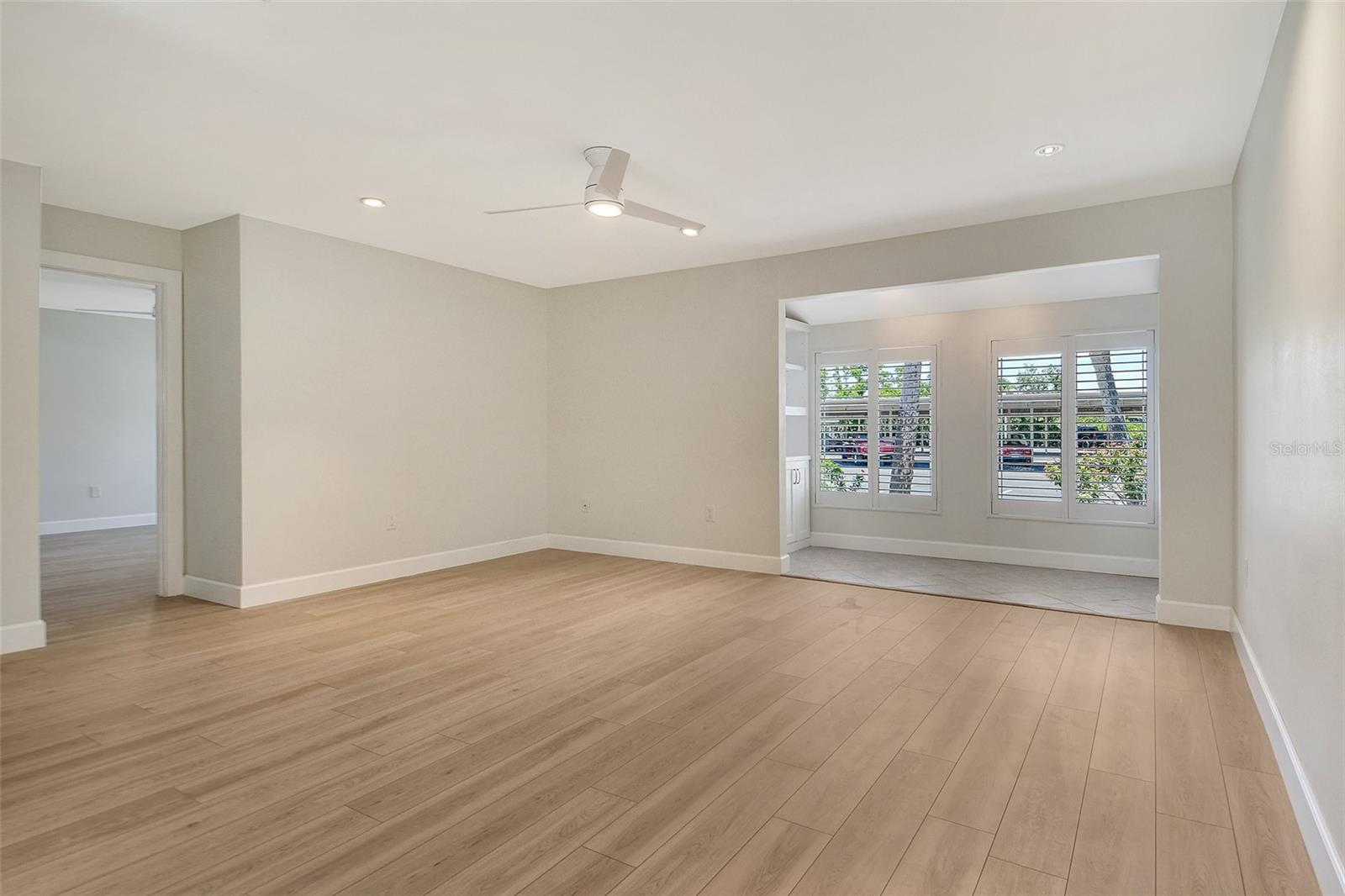 Image 10 of 80 For 104 Whispering Sands Drive V27