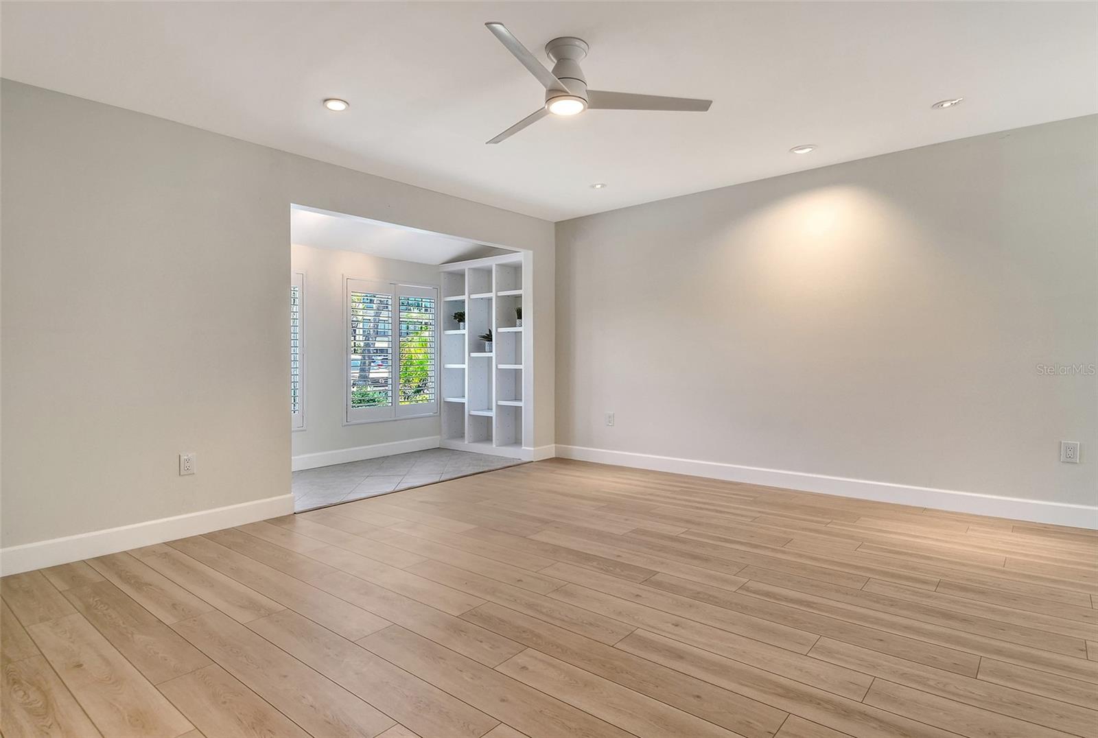 Image 11 of 80 For 104 Whispering Sands Drive V27