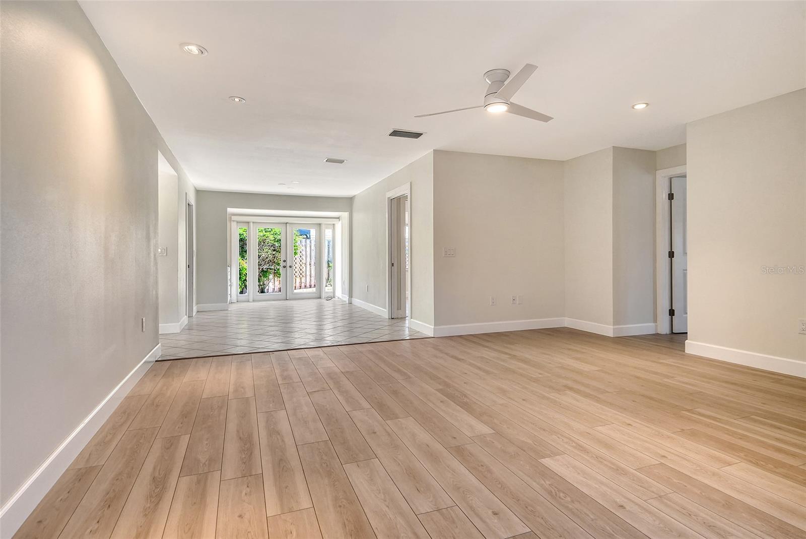 Image 14 of 80 For 104 Whispering Sands Drive V27