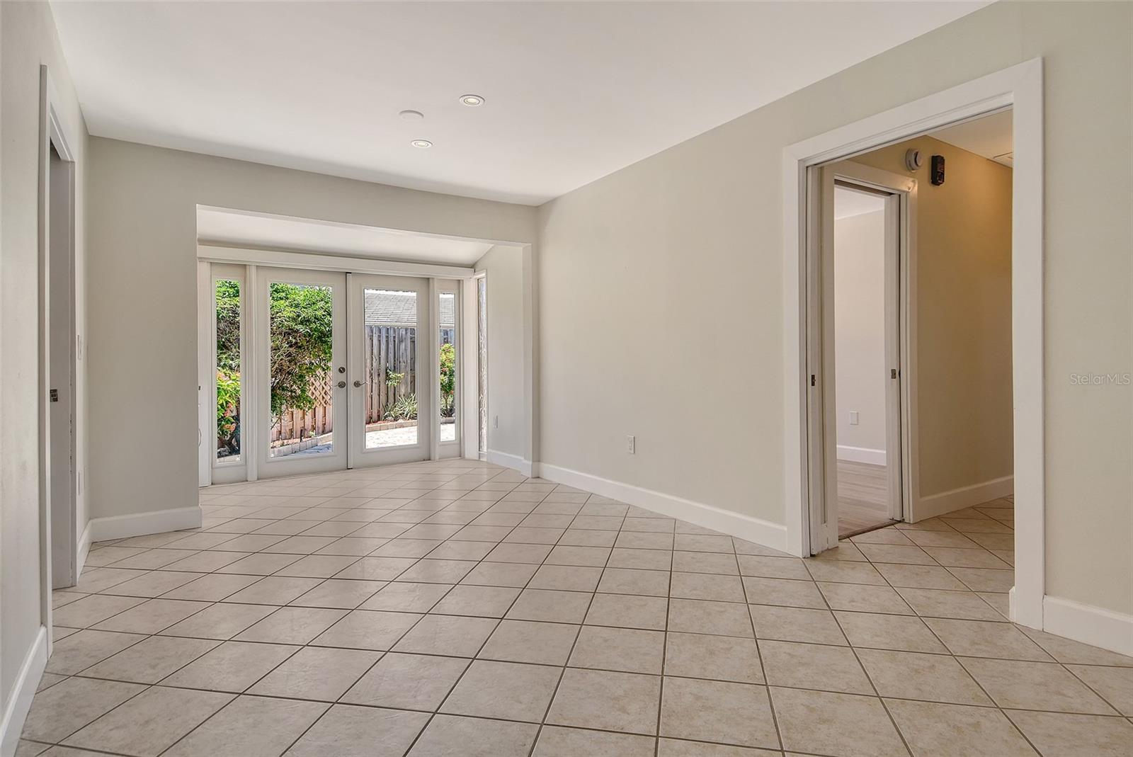 Image 15 of 80 For 104 Whispering Sands Drive V27