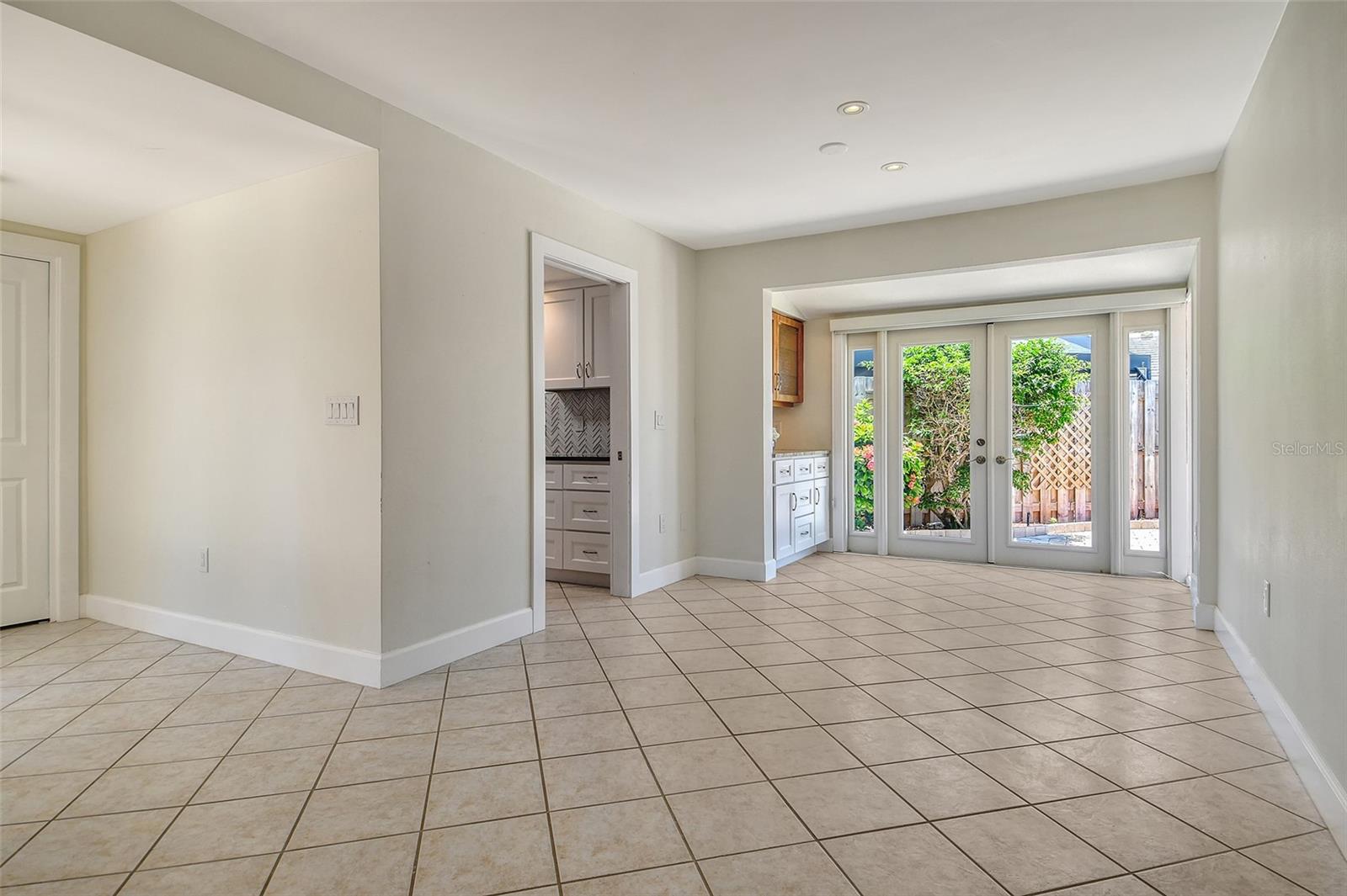 Image 16 of 80 For 104 Whispering Sands Drive V27