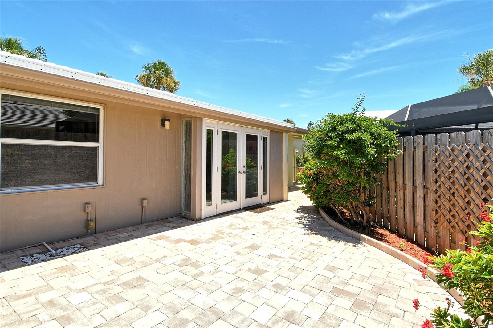 Image 21 of 80 For 104 Whispering Sands Drive V27