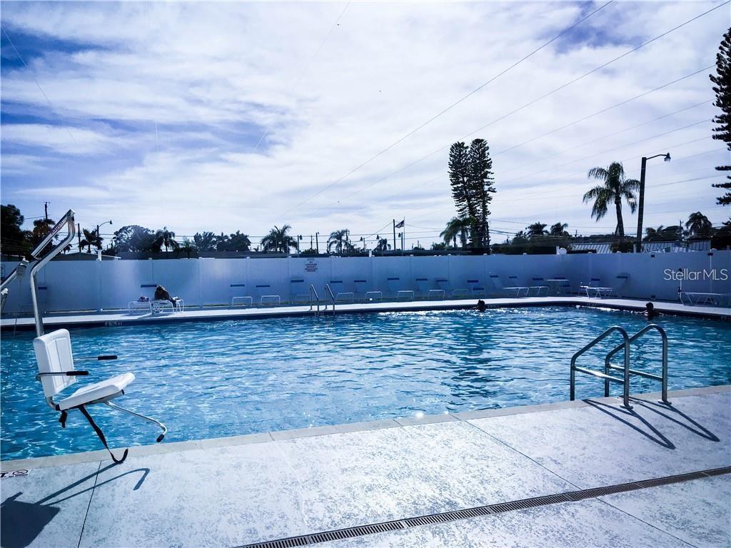 Image 18 of 33 For 10315 Cortez Road W 32-7