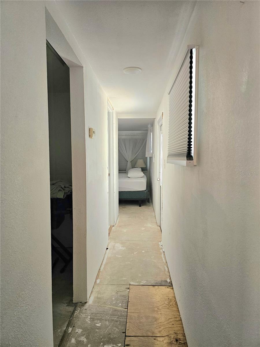 Image 30 of 33 For 10315 Cortez Road W 32-7