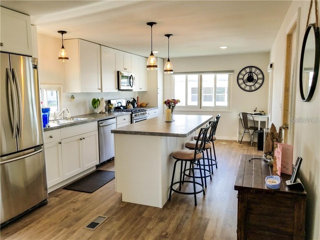 Image 4 of 33 For 10315 Cortez Road W 32-7