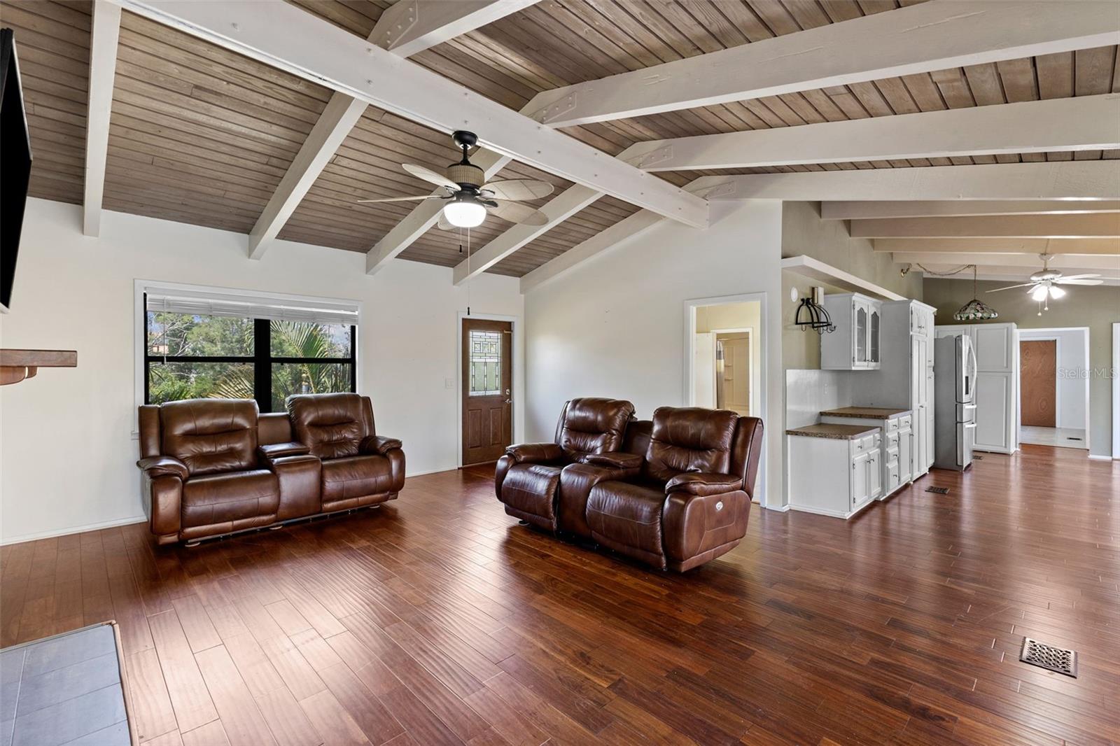 Image 6 of 51 For 6406 Lincoln Road