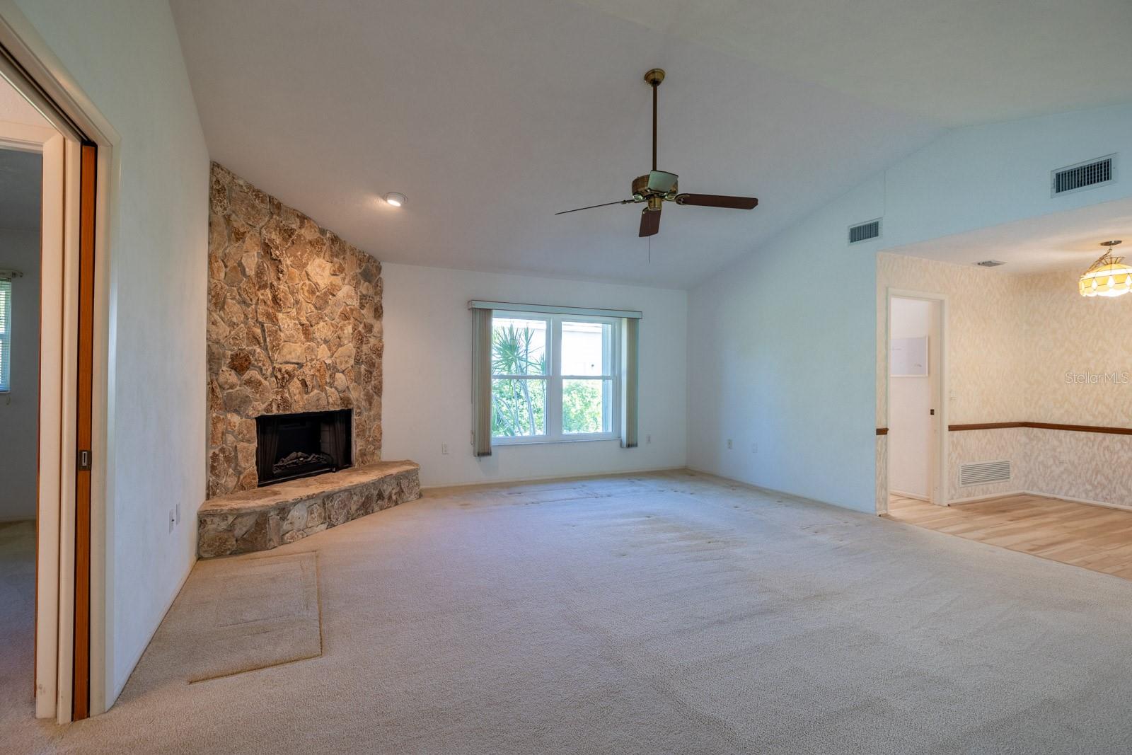 Image 32 of 77 For 1279 Vermeer Drive