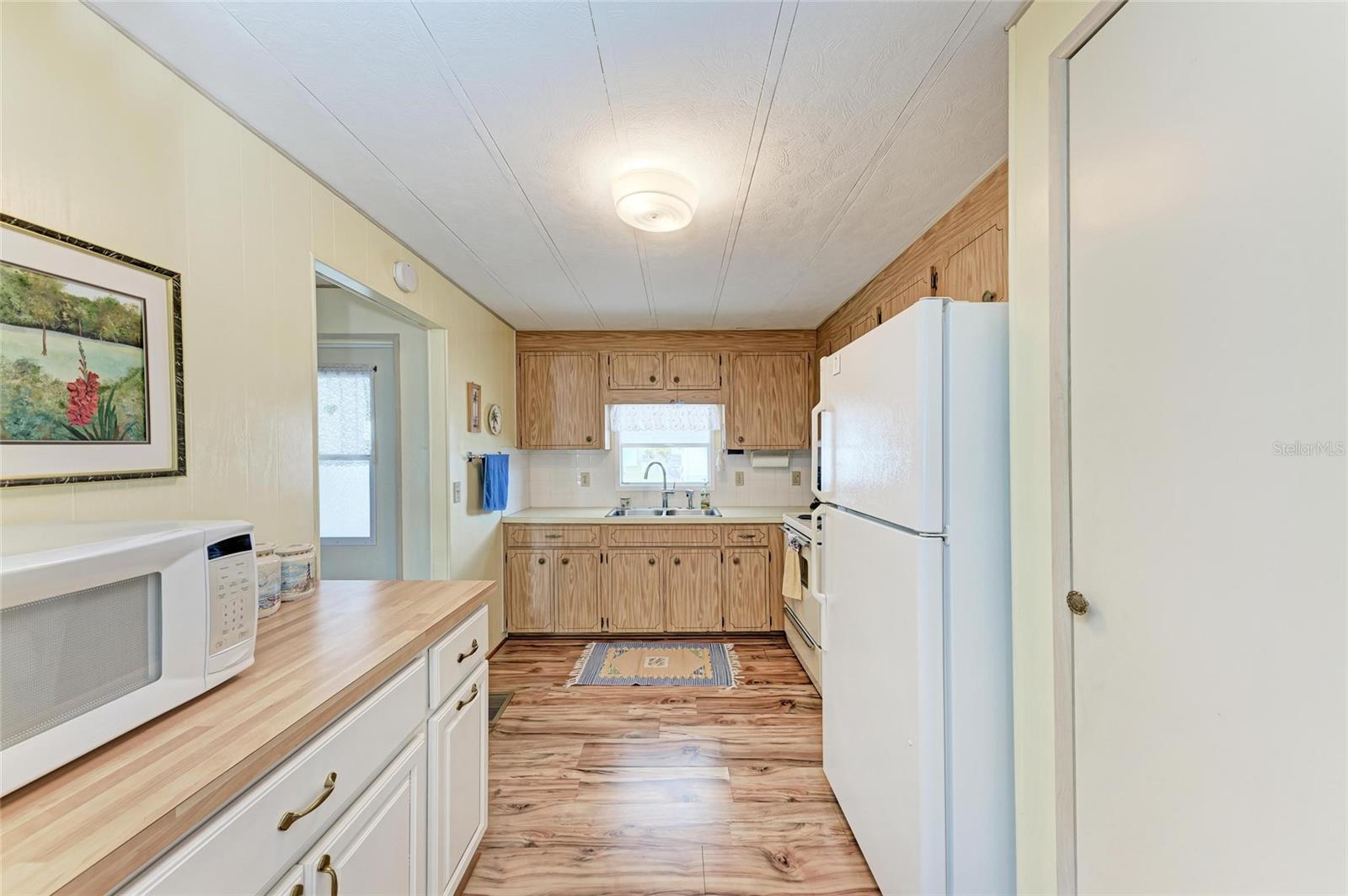 Image 10 of 34 For 5619 Bayshore Road 203
