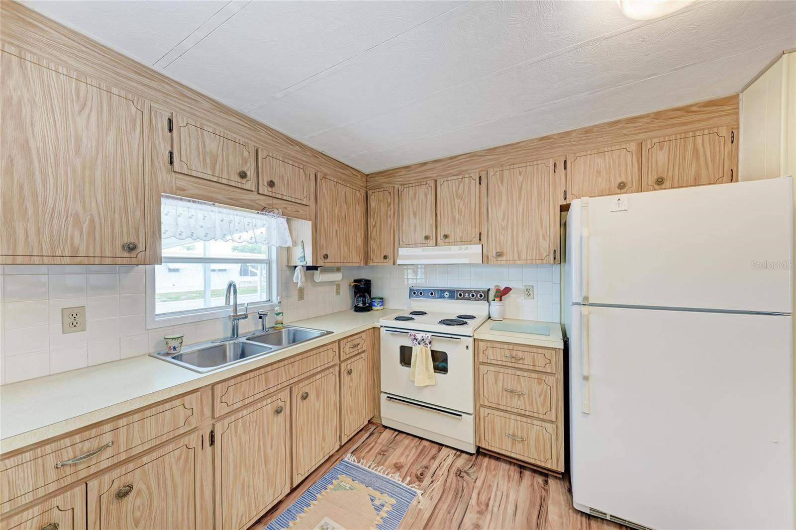 Image 11 of 34 For 5619 Bayshore Road 203