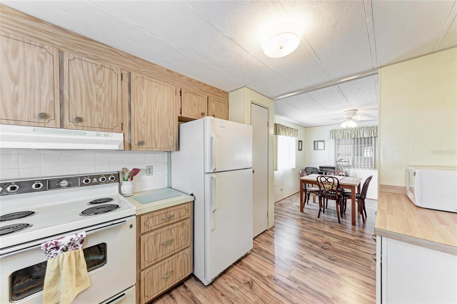 Image 12 of 34 For 5619 Bayshore Road 203