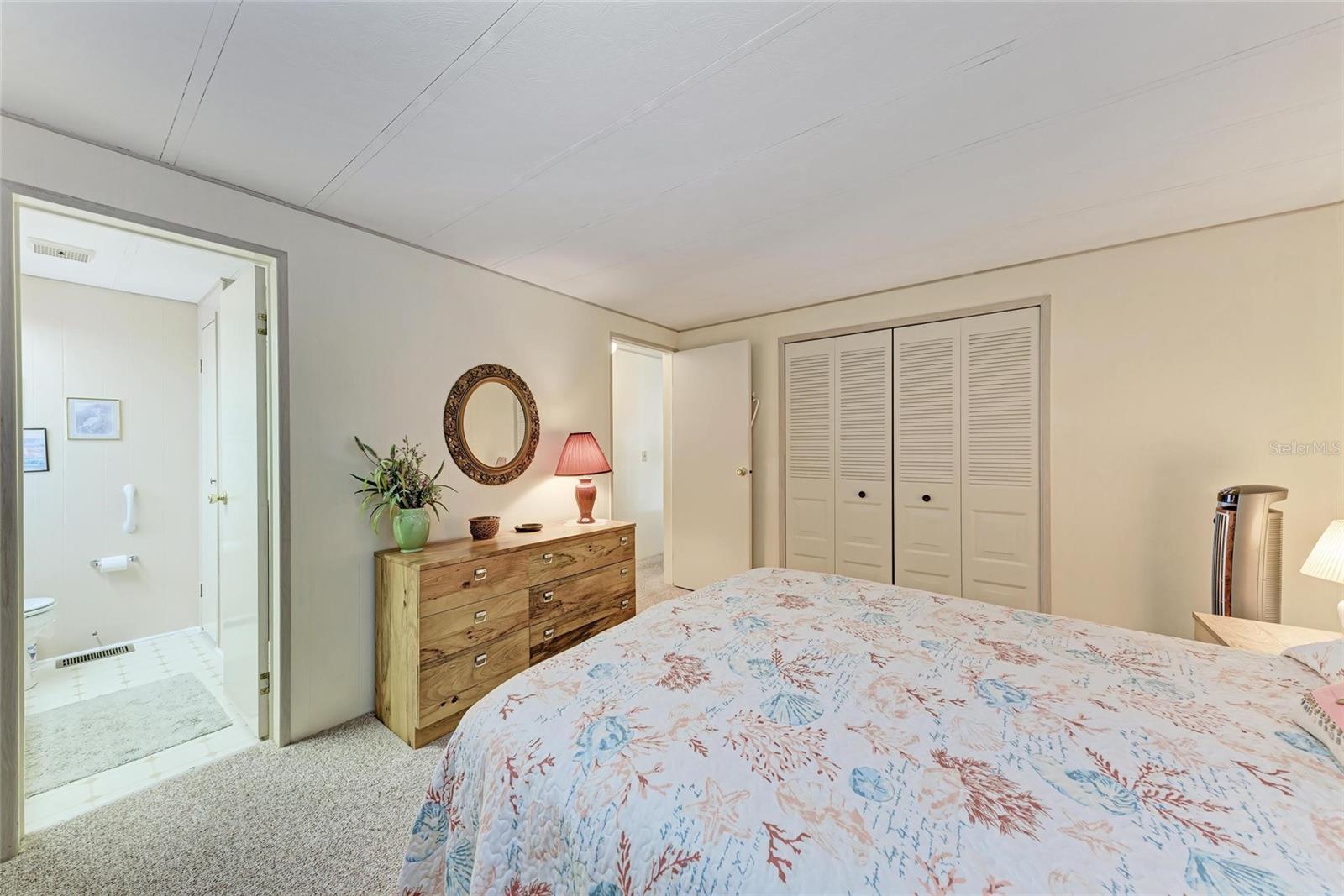 Image 19 of 34 For 5619 Bayshore Road 203