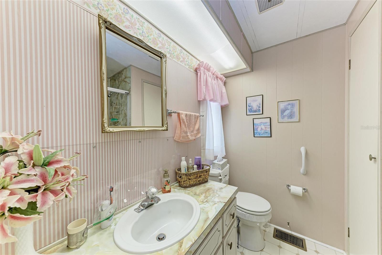 Image 21 of 34 For 5619 Bayshore Road 203