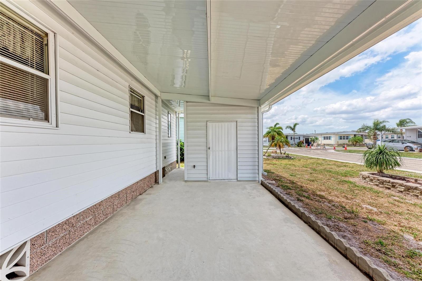 Image 5 of 34 For 5619 Bayshore Road 203