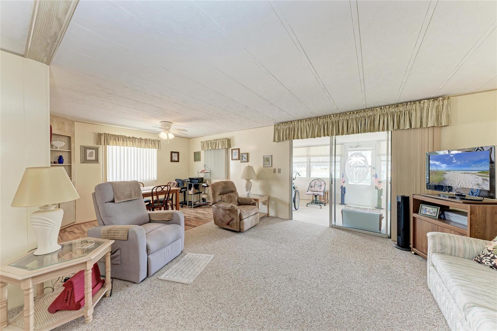 Image 6 of 34 For 5619 Bayshore Road 203