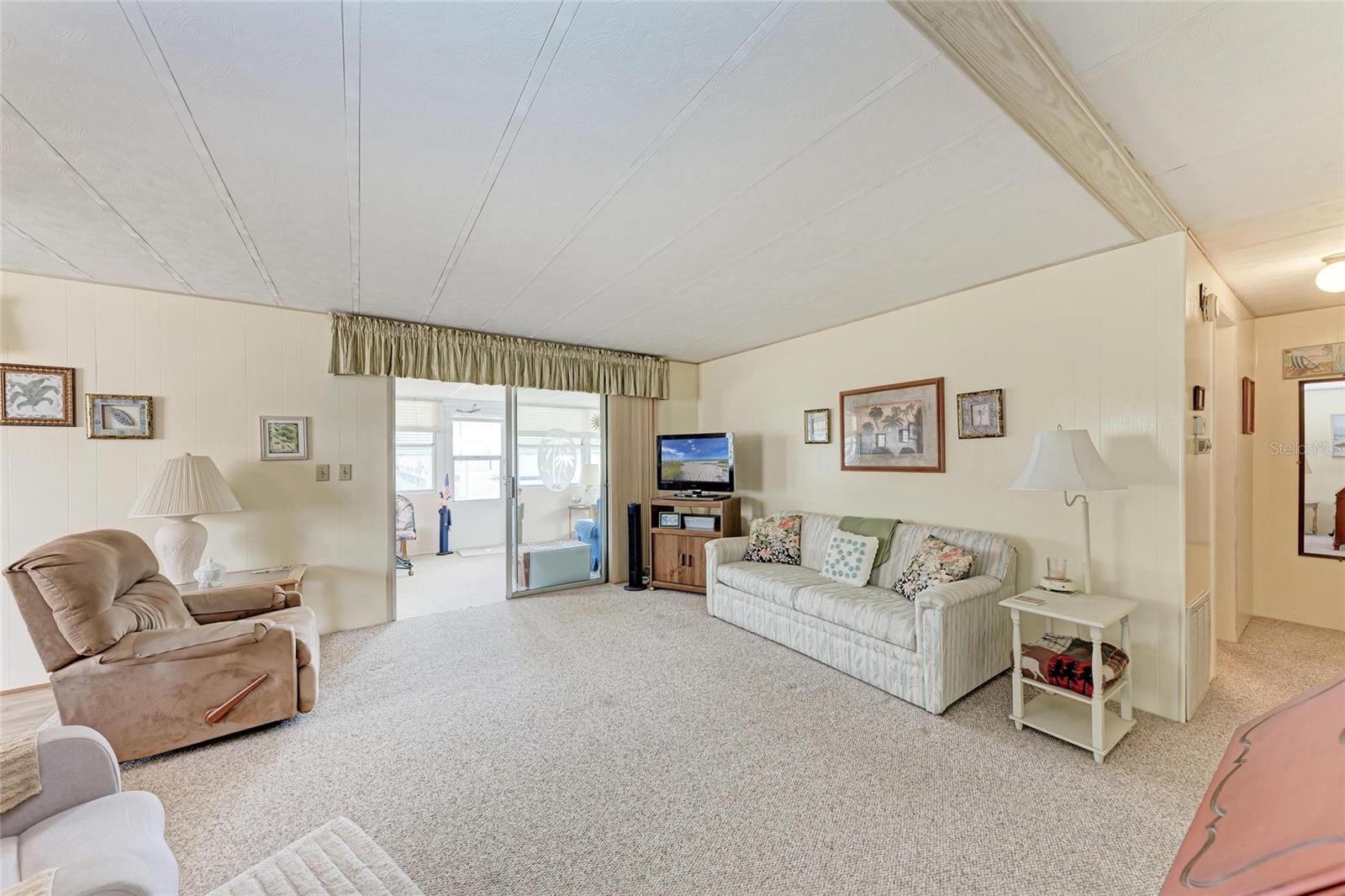 Image 7 of 34 For 5619 Bayshore Road 203