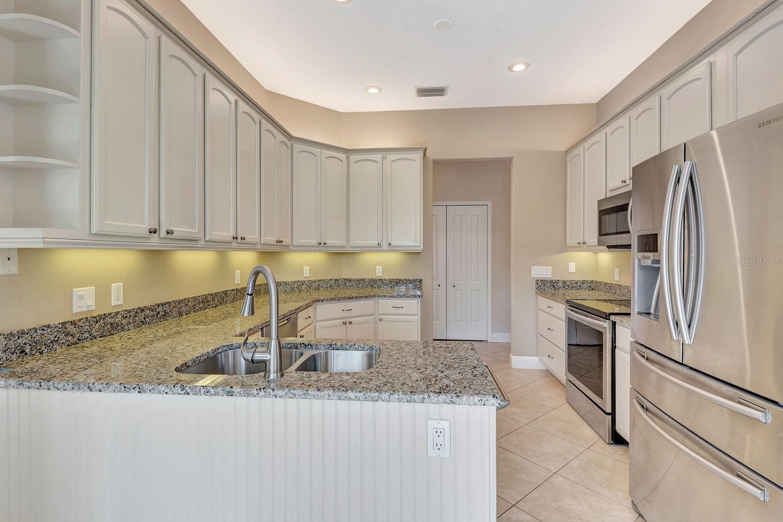 Image 18 of 61 For 8047 Desoto Woods Drive