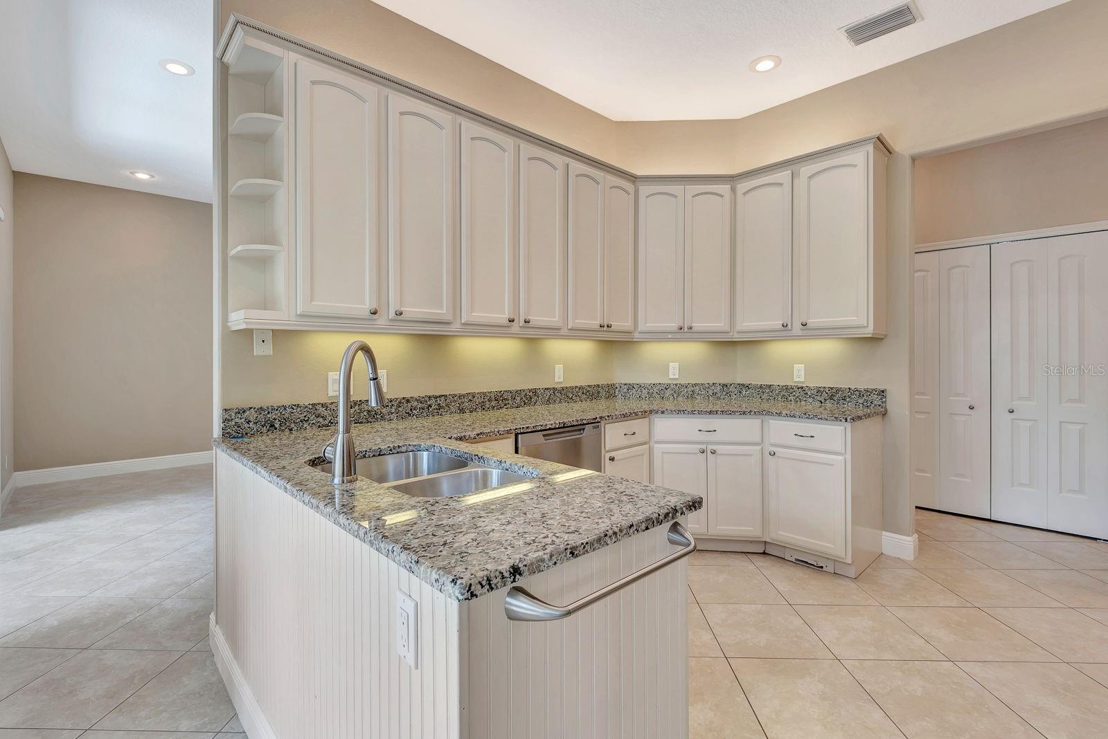Image 19 of 61 For 8047 Desoto Woods Drive