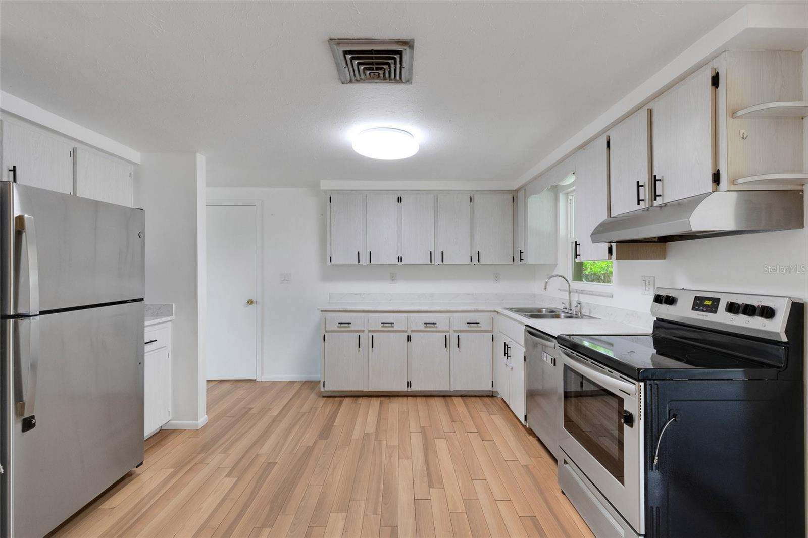 Image 15 of 46 For 112 Marland Court