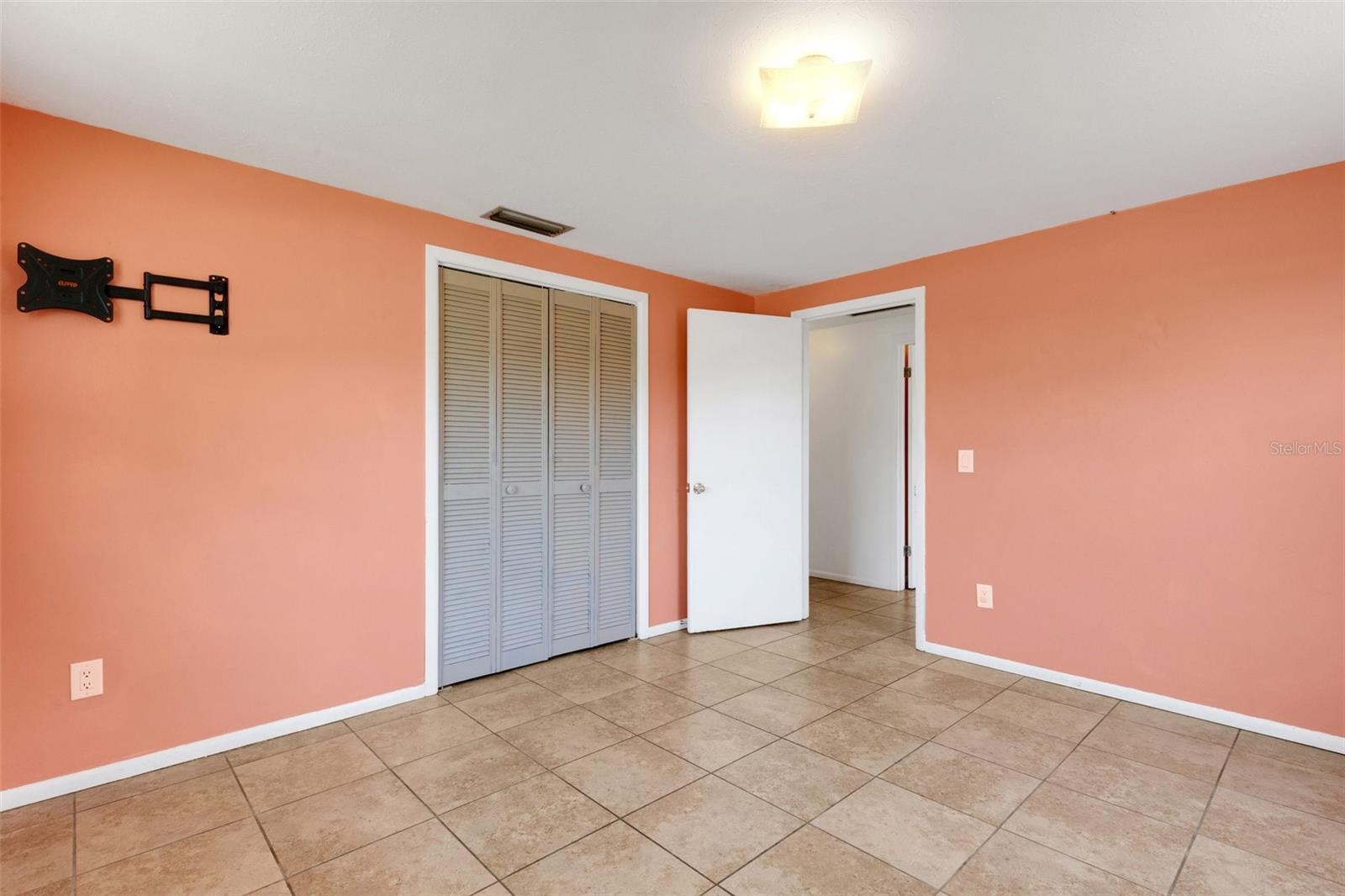 Image 23 of 46 For 112 Marland Court