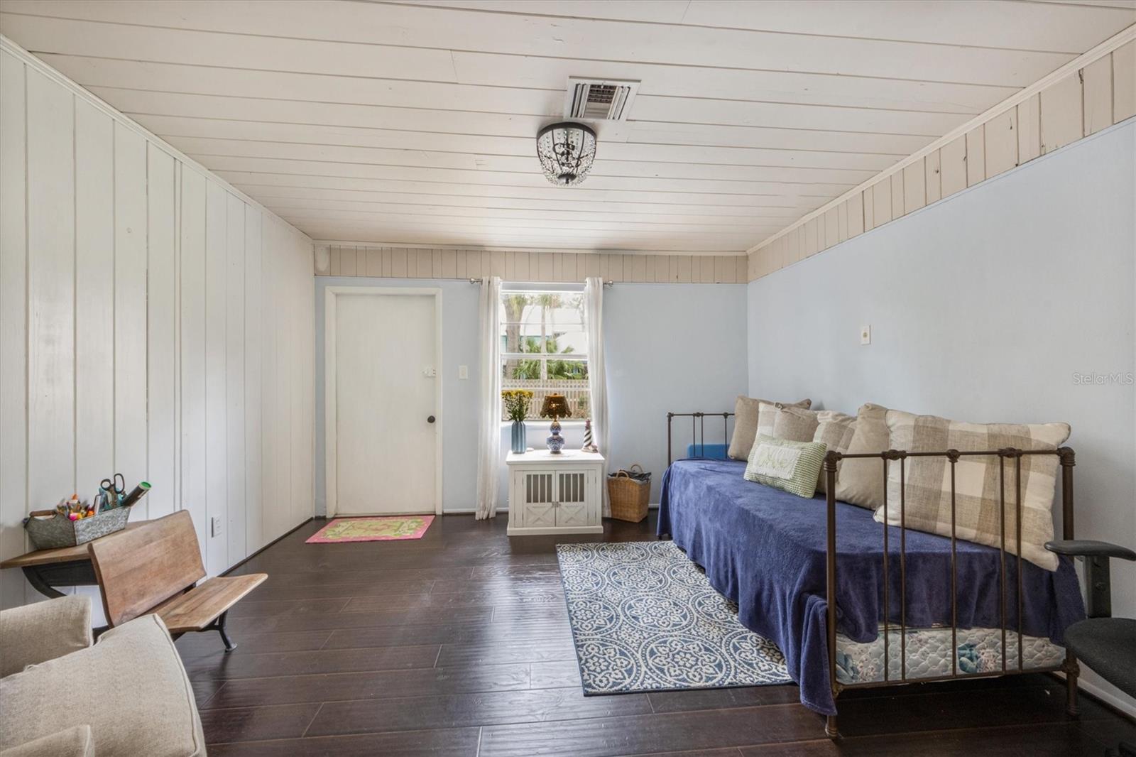 Image 11 of 26 For 102 28th Street W