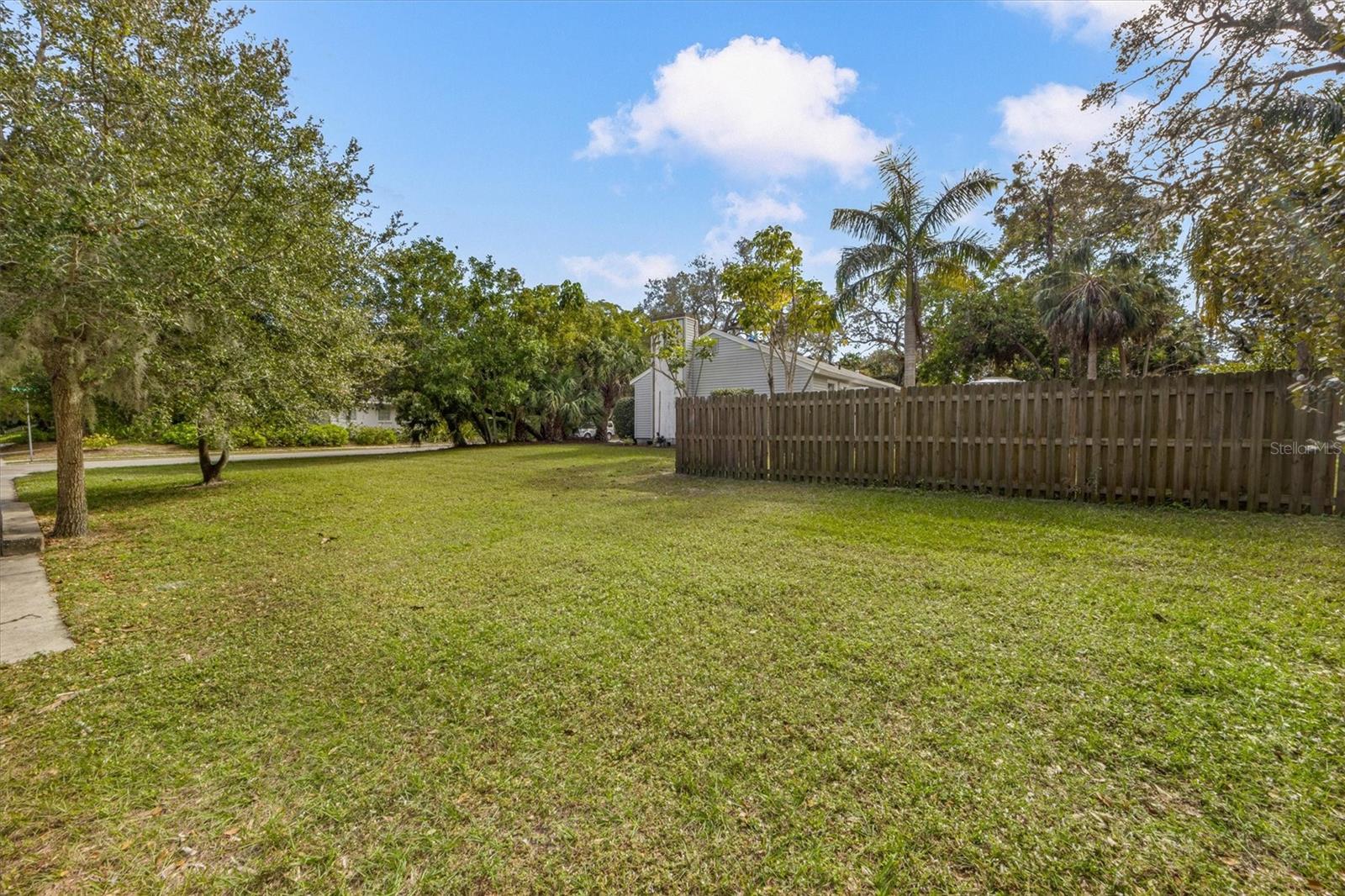 Image 21 of 26 For 102 28th Street W