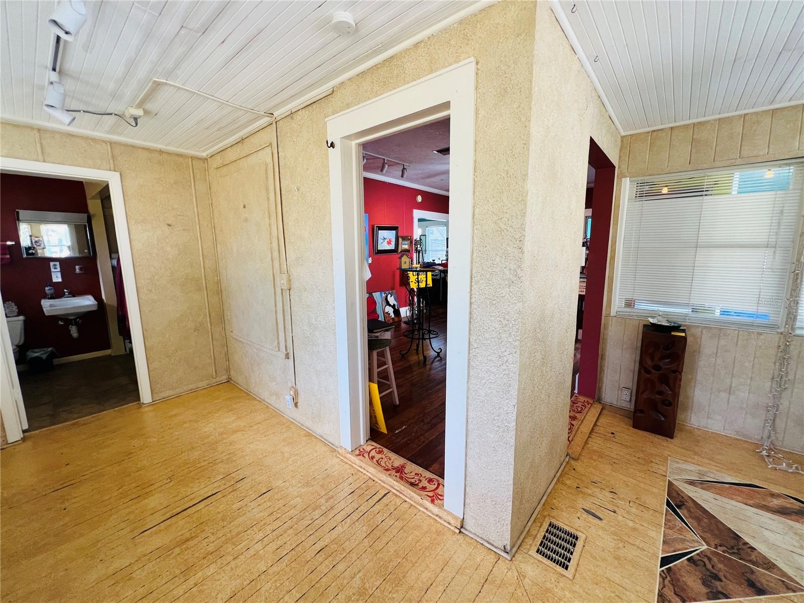 Image 11 of 88 For 1019 10th Avenue W