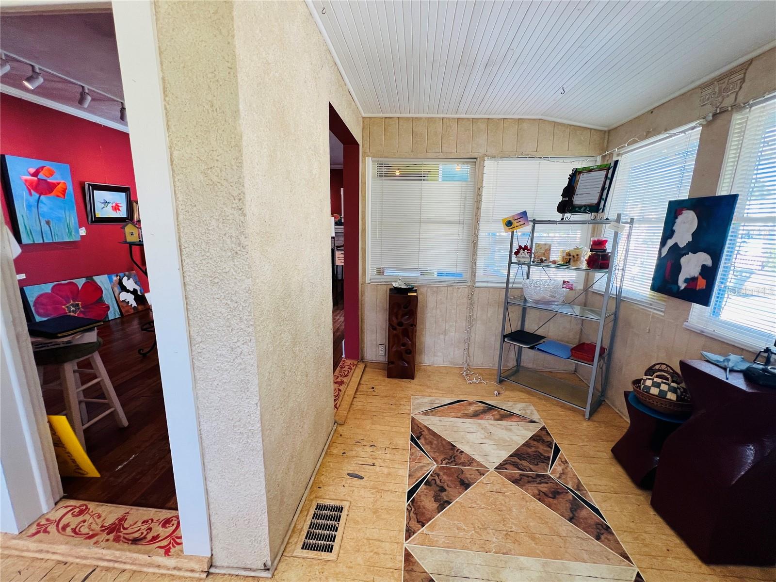 Image 12 of 88 For 1019 10th Avenue W
