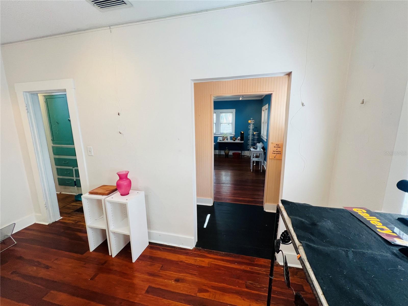 Image 31 of 88 For 1019 10th Avenue W
