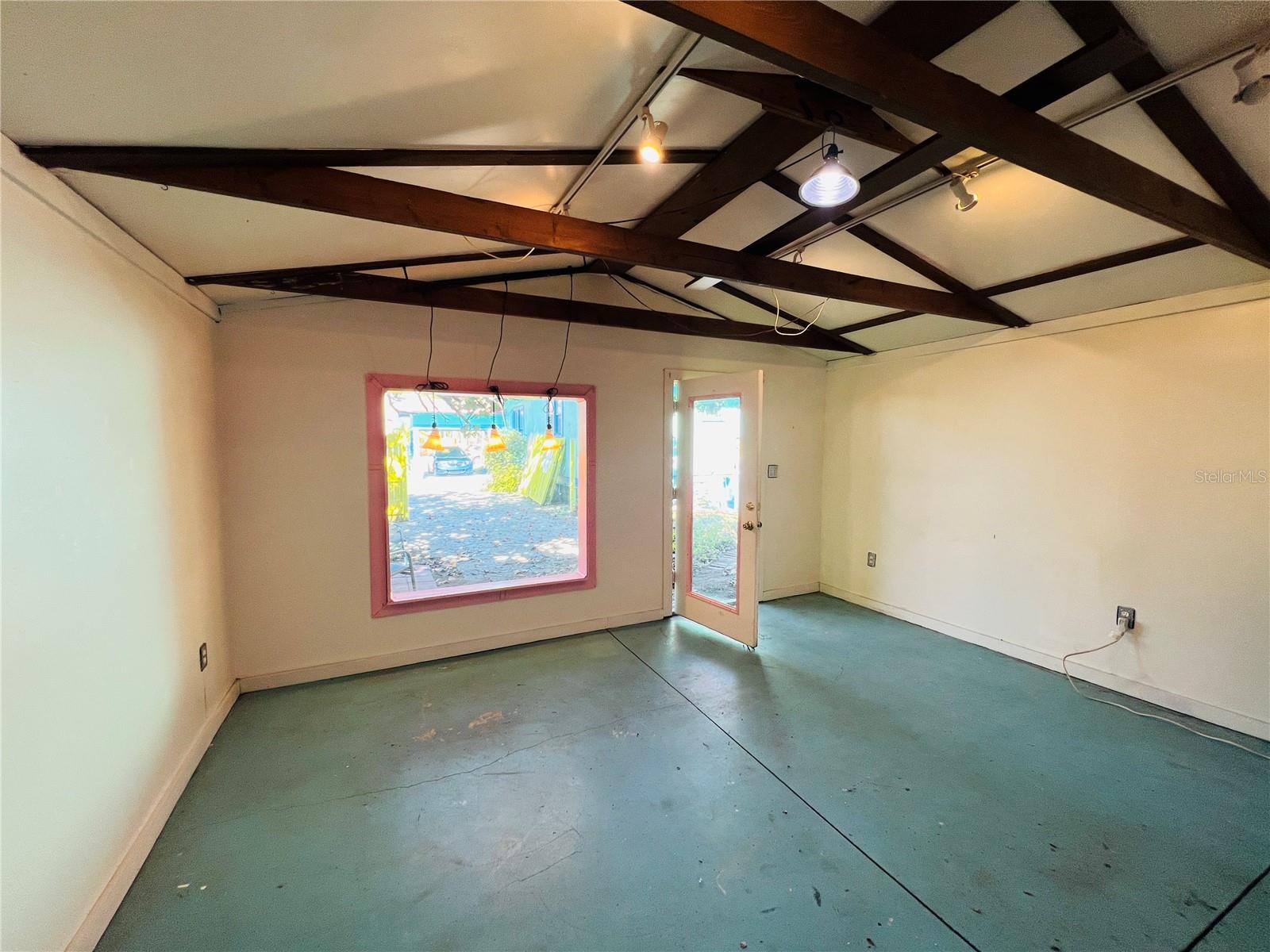 Image 75 of 88 For 1019 10th Avenue W