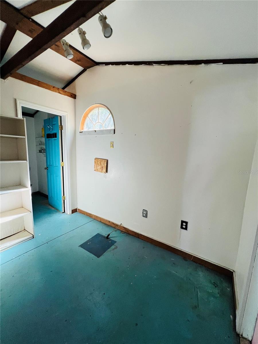 Image 76 of 88 For 1019 10th Avenue W