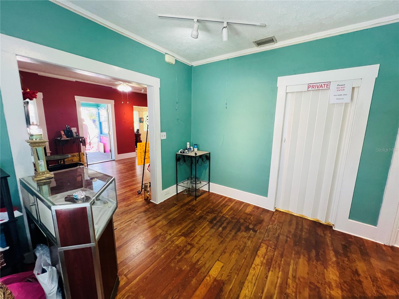 Image 16 of 86 For 1019 10th Avenue W