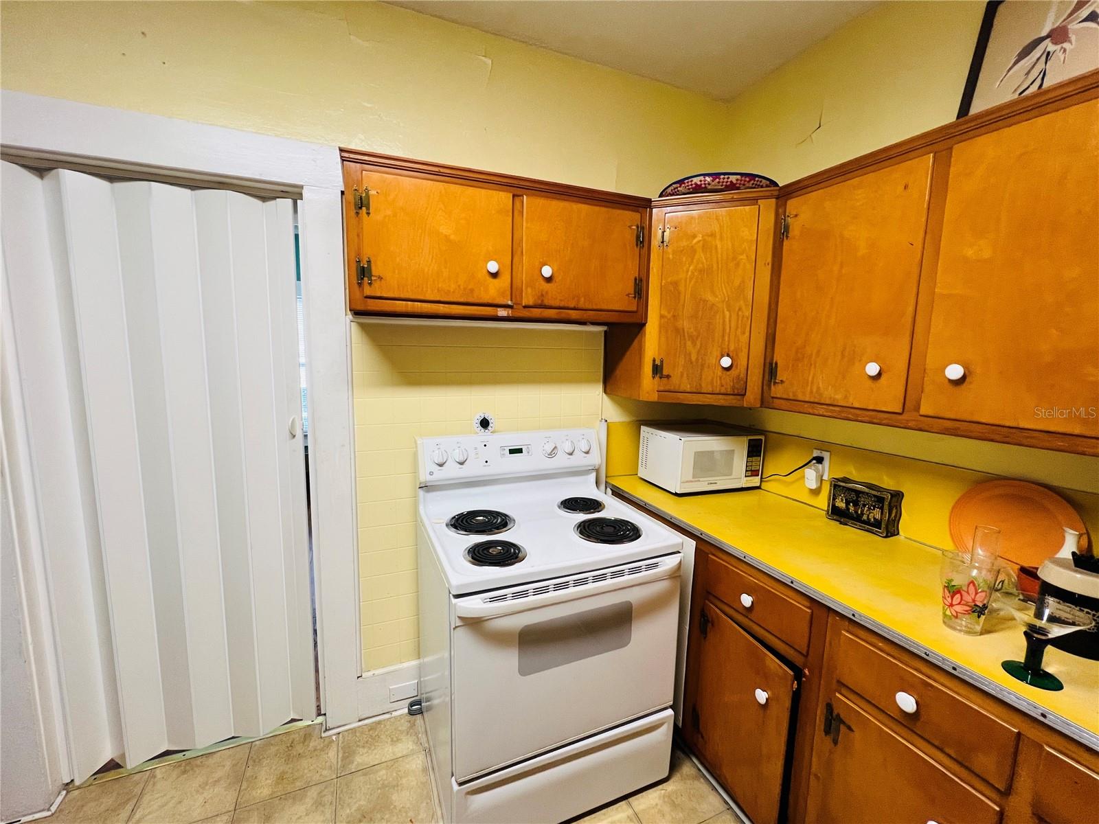 Image 22 of 86 For 1019 10th Avenue W
