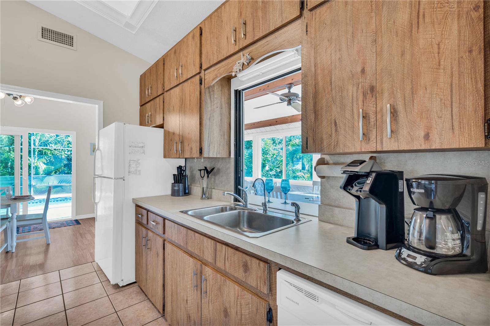 Image 10 of 41 For 521 Pameto Road